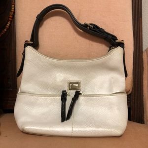 *** Dooney and Bourke *** White Pebbled Leather Shoulder Bag